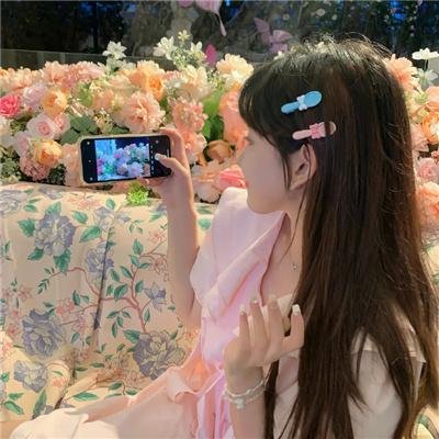 一人有一点颜色海报